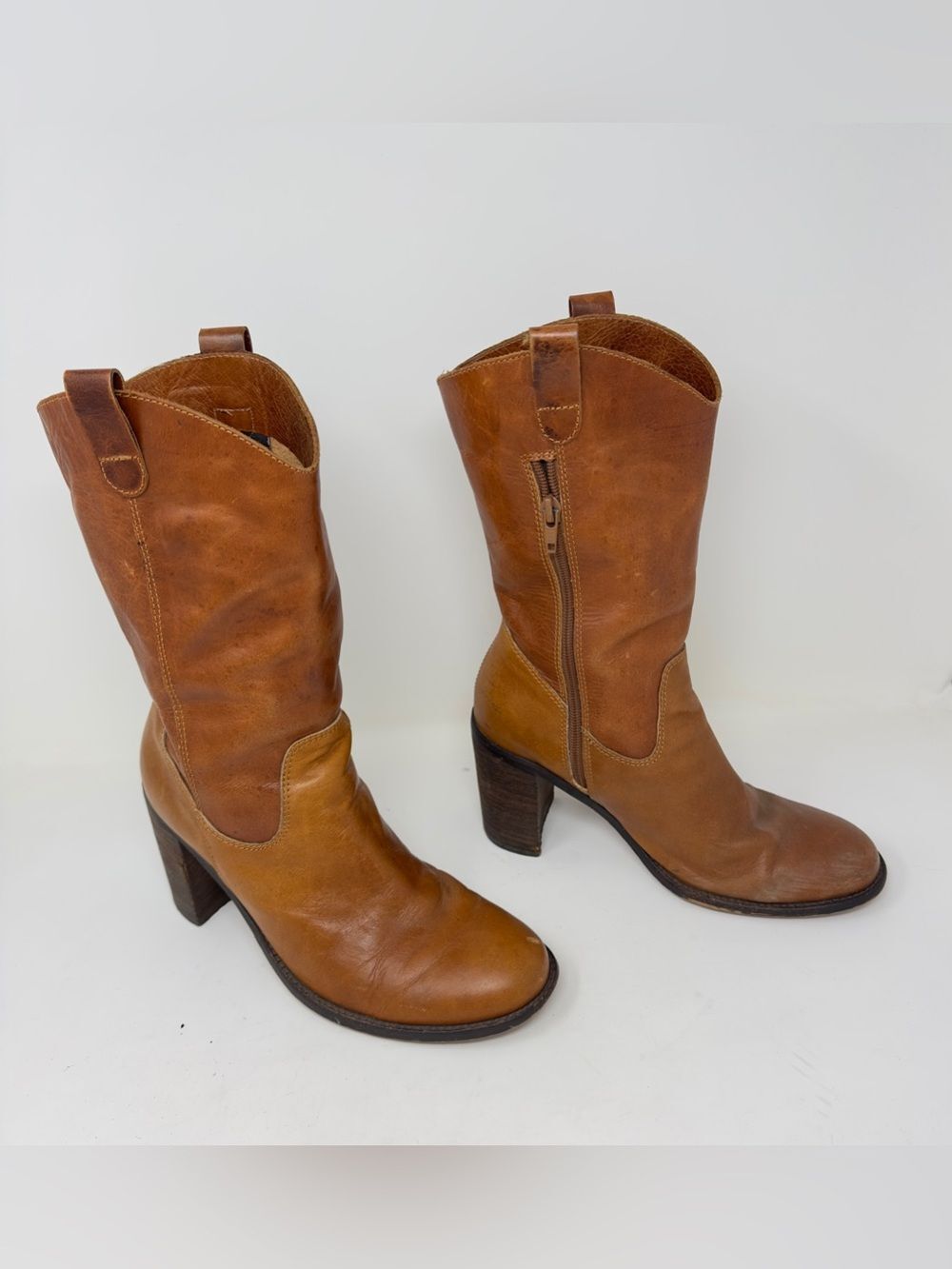 Vntg Steve Madden Leather Boots. 7.5 Y2K , 90s
Tan western women’s boots